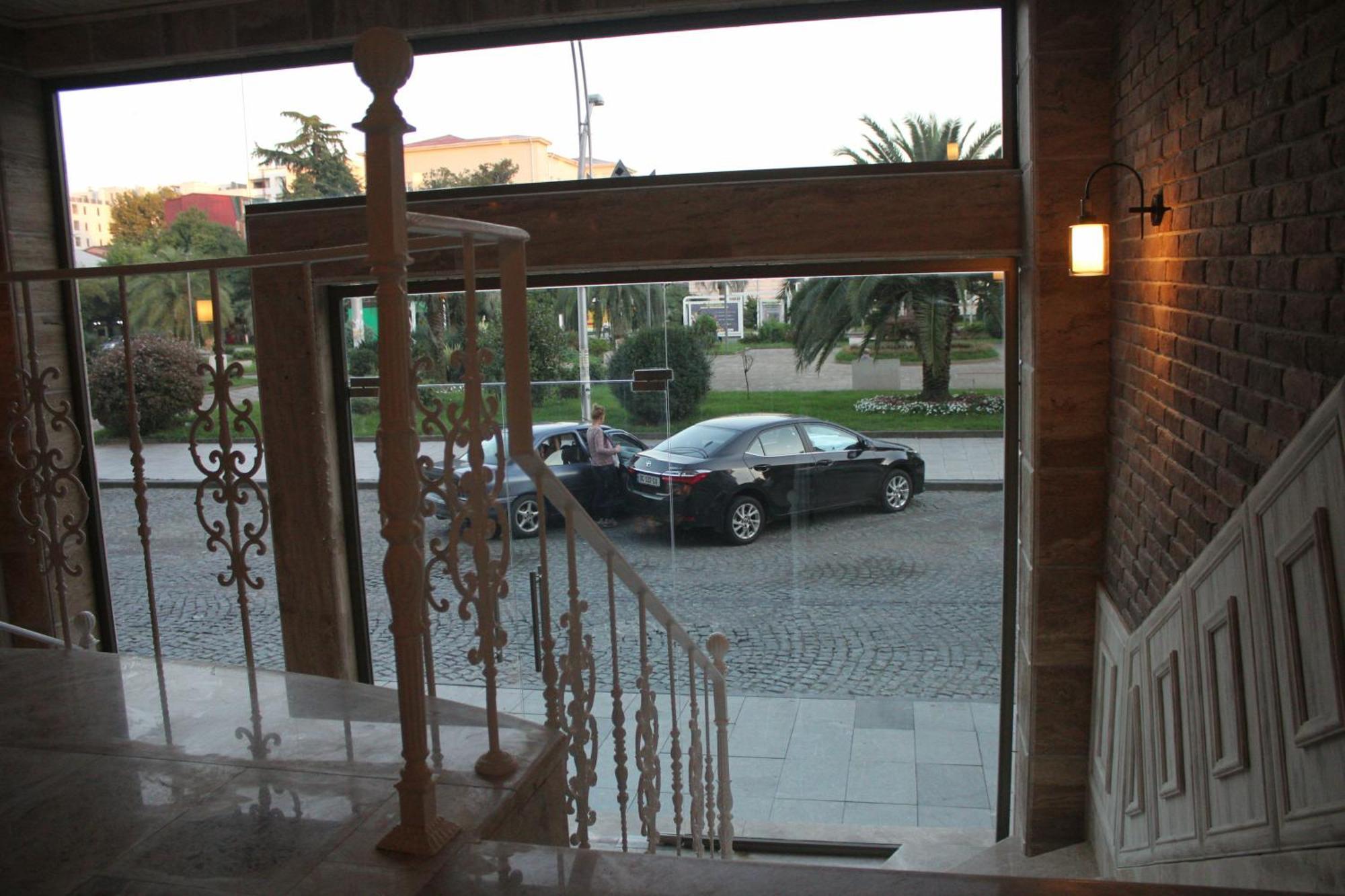Melini Boutique Hotel Batumi Exterior foto